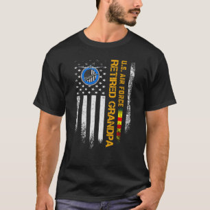  Veteraan in ruste door de Amerikaanse Vlaggenluch T-shirt