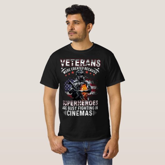 Veteranen omdat superhelden bezig zijn in Cinemas T-shirt (Voorkant volledig)