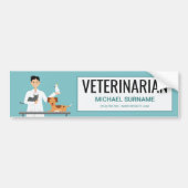 Veterinair Man met dieren en aangepaste tekst Bumpersticker (Voorkant)