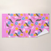 Vetgedrukte naam monogram roze floral abstract pat badhanddoek (Badhanddoek)