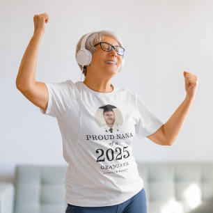 Vetgedrukte tekst Foto Trotse Nana van 2025 Afstud T-shirt