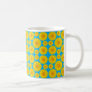 Vetgele en Oranje bloemen op een blauwe achtergron Koffiemok