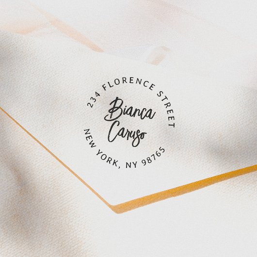 Vette scriptlettertype naam rond retouradres 	rubberstempel