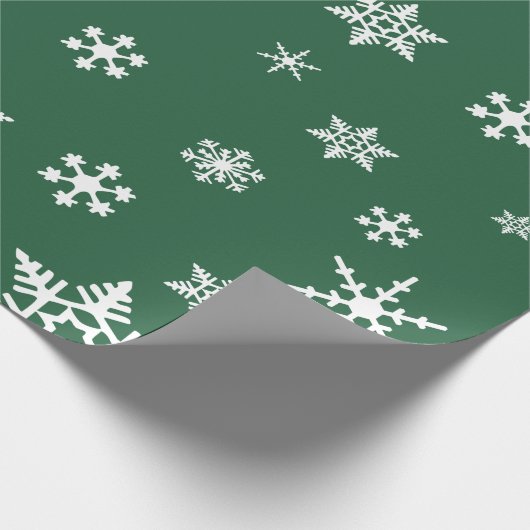 Vette witte sneeuwvlokken Donkergroene bladeren, f Cadeaupapier (Hoek)