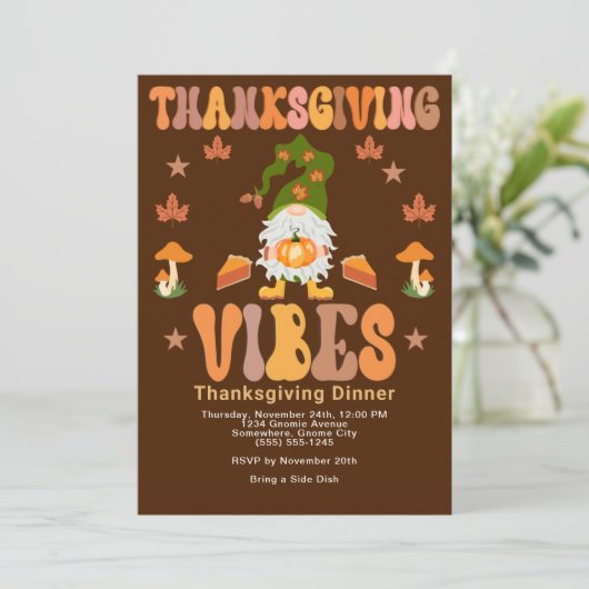 Vibes de Thanksgiving Gnome Dîner Invitation (Debout devant)