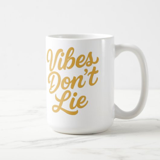 Vibes Don’t Lie – Stylish Retro Script Typography Koffiemok (Rechts)