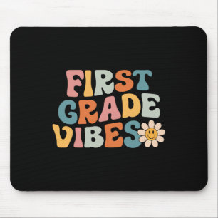 Vibes eerste graad - 1st Grade Team Retro 1st Dag Muismat