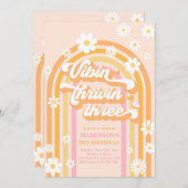 Vibin' Thrivin' Three Boho Daisy Rainbow Birthday Kaart (Voorkant / Achterkant)