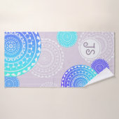 Vibrant Aqua Blue Random Mandala Monogramme (Serviette de bain)