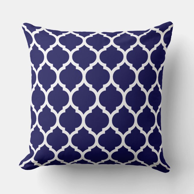 Vibrant Navy Blue Moroccan Quatrefoil Pattern Kussen (Voorkant)