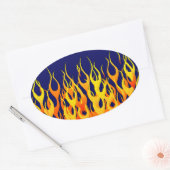 Vibrant Racing Flames op Navy Blue Ovale Sticker (Envelop)
