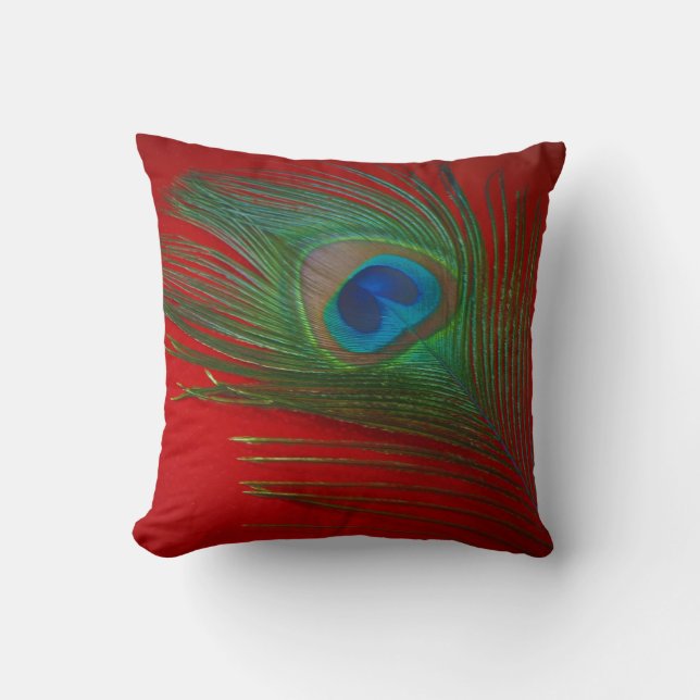 Vibrant Red Peacock Feather Kussen (Voorkant)