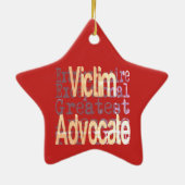 Victim Advocate Keramisch Ornament (Achterkant)