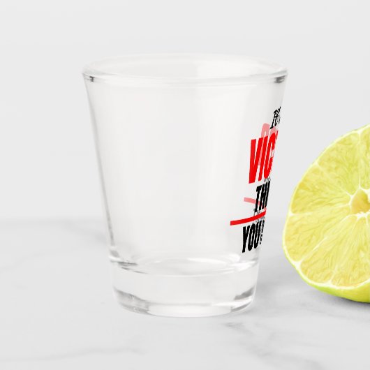 Victor ding dat je niet zou begrijpen shot glas (Links)
