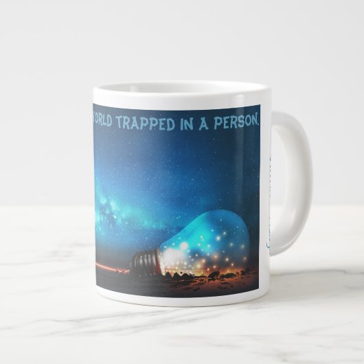 Victor Hugo Quote "Een schrijver is..." 20 oz Mok (Voorkant rechts)