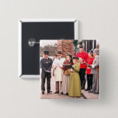 VICTORIAANS CHRISTMAS CAROL SINGERS VIERKANTE BUTTON 5,1 CM (Voorkant /achterkant)