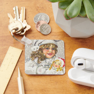 Victoriaans meisje met kerstmis met Doll in sneeuw Sleutelhanger