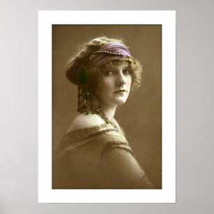Victoriaans vrouwenhaar in kralen en sjaal poster