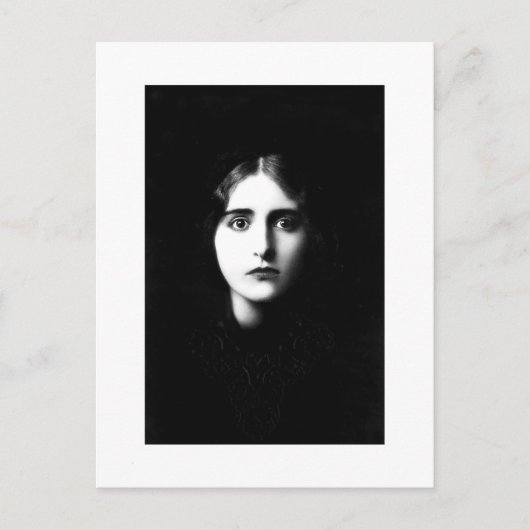 Victorian woman with haunting expression briefkaart (Voorkant)