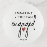 Vide-poche Cadeau Fiançailles personnalisé Little Red Heart<br><div class="desc">Un simple plateau cadeau fiançailles moderne pour vos bagues. Style manuscrit moderne avec petit coeur rouge.</div>