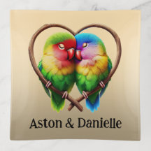 Cute Lovebirds se mêlant dans une toux en forme de