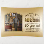 Vide-poche Gold 60th Birthday Meilleur cadre photo personnali<br><div class="desc">Célébrez l'anniversaire marquant de votre personne âgée préférée avec ce cadeau classe qui leur rappelle à quel point ils sont fabuleux. Des lignes épurées et des tons bruns, or et crème composent ce cadre simple mais élégant qui peut être customisé avec votre photo préférée, les noms, les initiales ou d'autres...</div>