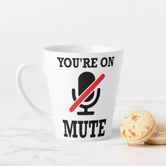 Videogesprek, thuis werken, je bent op stomme latte mok (In situ)