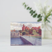 Vieille carte postale - château d'Inverness, (Debout devant)