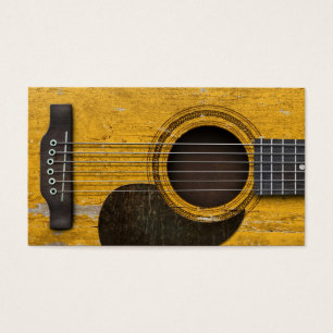 Vieille guitare acoustique âgée et utilisée ave