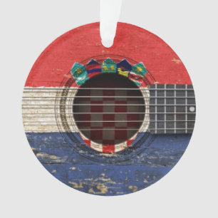 Vieille guitare acoustique avec le drapeau croate