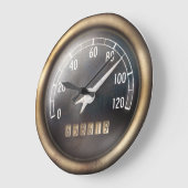 Vieille horloge murale de tachymètre (Angle)