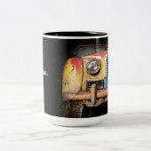 Vieille tasse classique rouillée de voiture (Centre)
