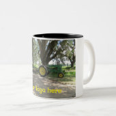 Vieille tasse de café verte de tracteur (Devant droit)