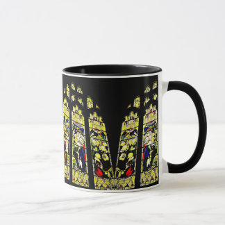 Vieille tasse de fenêtre d'église en verre souillé