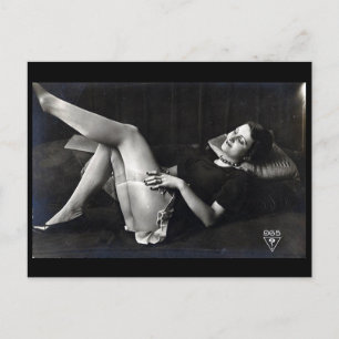 Vielle carte postale - Dame à bas