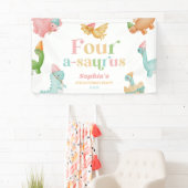 Vier A-Saurus Dinosaurus 4e Verjaardagsfeest Spandoek (Insitu)