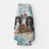 Vier Cavalier King Charles Spaniels in Flowers Flesjeskoeler (Voorkant)