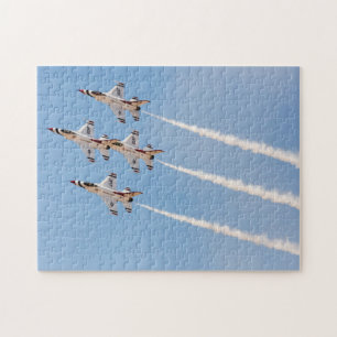 Vier F-16 Duistenvogels vliegen in nauwe formatie Legpuzzel