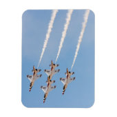 Vier F-16 Duistenvogels vliegen in nauwe formatie Magneet (Verticaal)