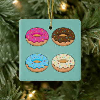 Vier geassorteerde donuts patroon keramisch ornament