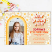 Vier groovy 4e verjaardag uitnodiging | Retro D