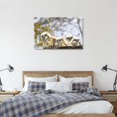 Vier grote kippen met een hoornvlieg (Bubo Virgini Canvas Afdruk (Insitu (Slaapkamer))