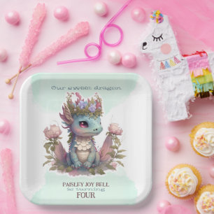 Vier jaar oud meisje draak papieren bordje