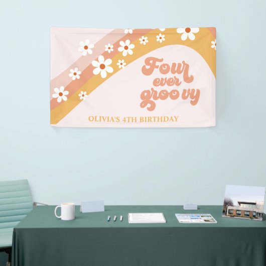 Vier keer Groovy Retro Daisy 4e verjaardag banner (Beurs)