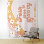 Vier maal Groovy Retro Daisy 4e verjaardag Banner  Wandkleed (In situ)