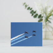 vier vliegvliegtuigen met vliegende lucht briefkaart (Staand voorkant)
