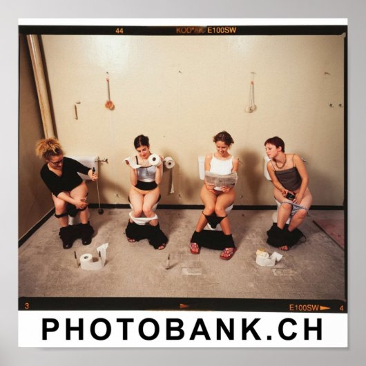 Vier vrouwen zitten op het toilet poster (Voorkant)