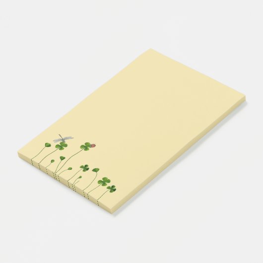 Vierbladklaver gras, ladybug en dragonfly post-it® notes (Schuin)