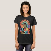 Vierde graad leraar Groovy regenboog terug naar sc T-shirt (Voorkant volledig)