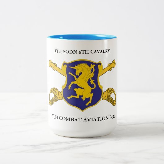 VIERDE SQUADRON 6E CAVALRY 16E COMBAT AVIATION BDE TWEEKLEURIGE KOFFIEMOK (Center)